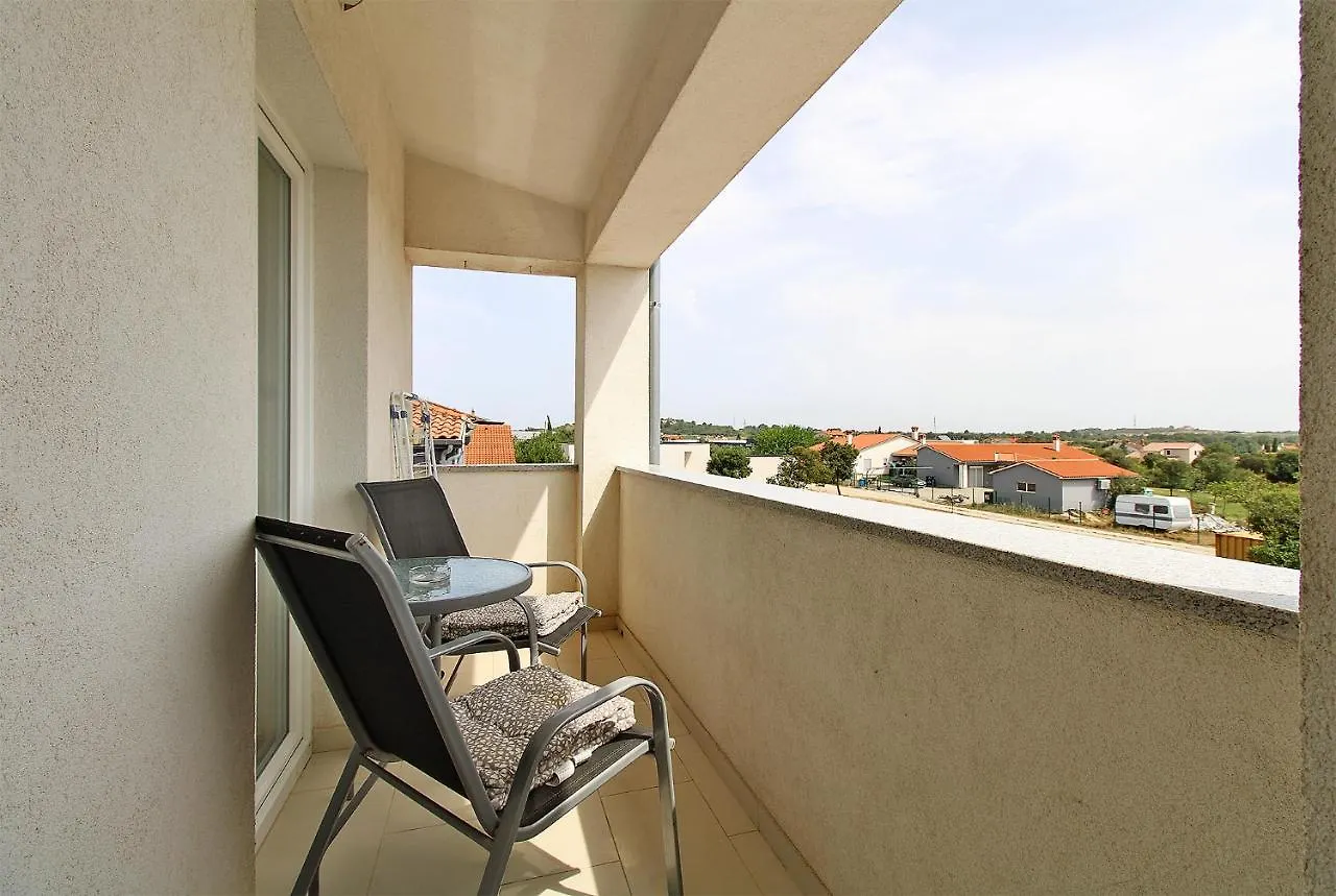 Apartments Miro 2185 Pula Croatia