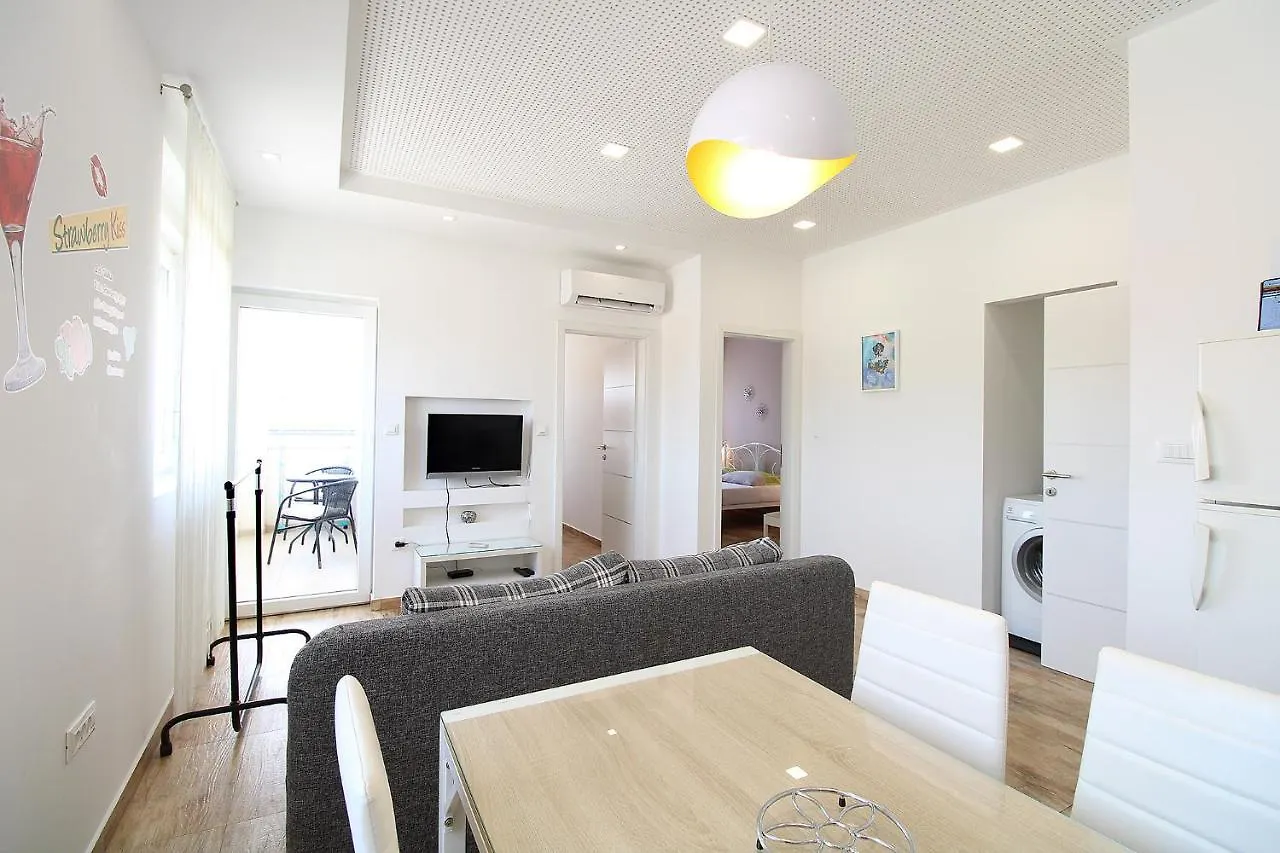 Apartments Miro 2185 Pula Croatia