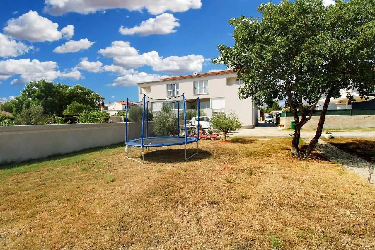Apartments Miro 2185 Pula 0*,  Croatia