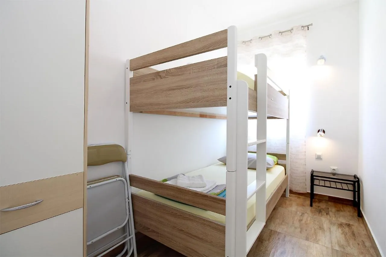 Apartments Miro 2185 Pula