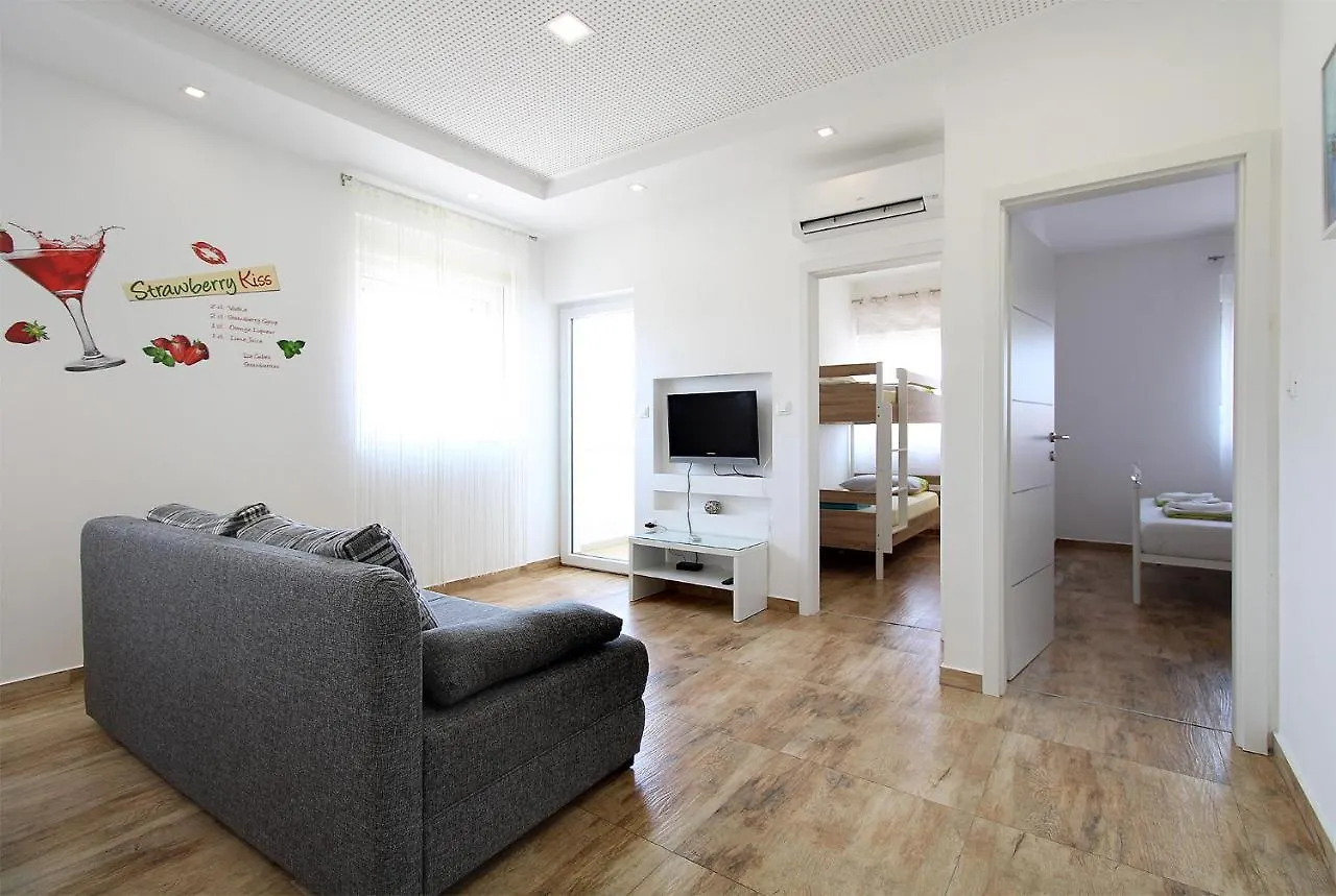 Apartments Miro 2185 Pula Croatia