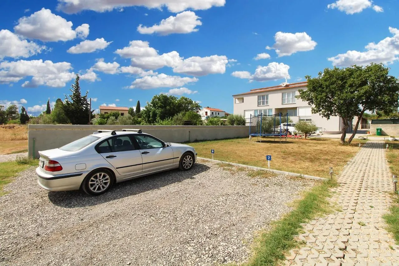 Apartments Miro 2185 Pula Croatia